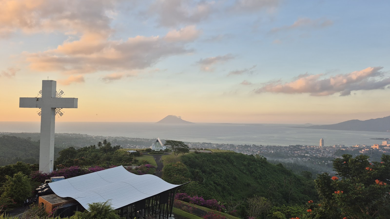 마카떼떼 힐스 (Makatete Hills) : 마나도를 한 눈에 내려볼 수 있는 뷰 포인트